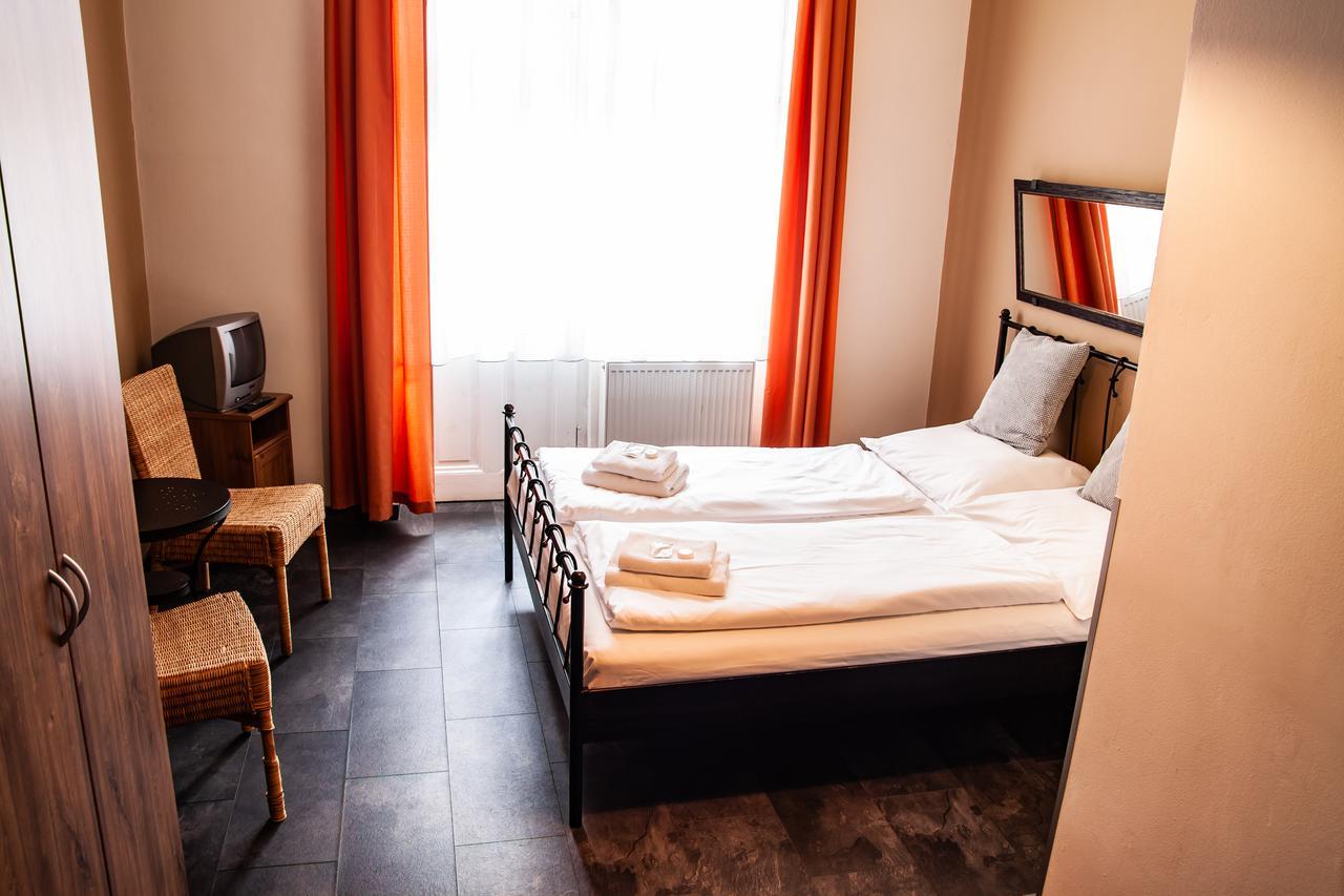פראג Hotel Sunflower מראה חיצוני תמונה